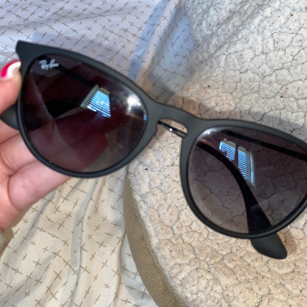 Black grayish ray bans
